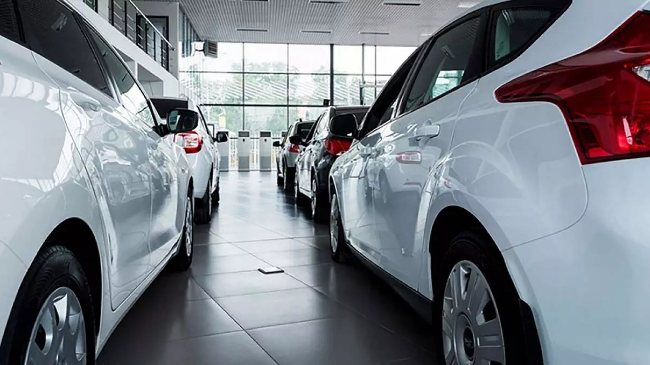 Podrían bajar los precios de los autos: anunciarían la eliminación de impuestos internos